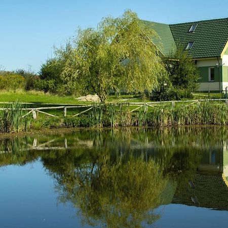 Pokoje Goscinne Butryny Exterior foto