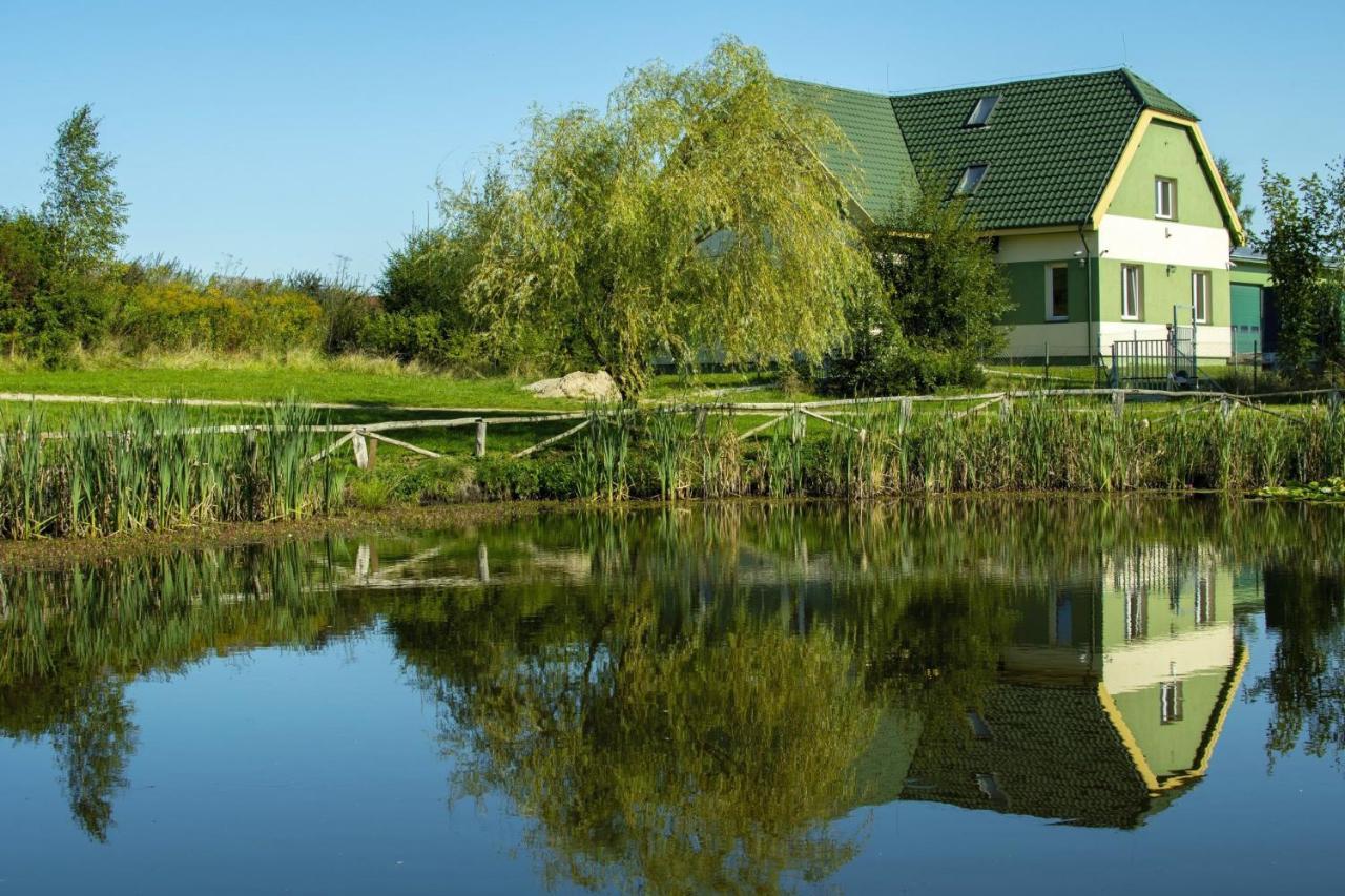 Pokoje Goscinne Butryny Exterior foto